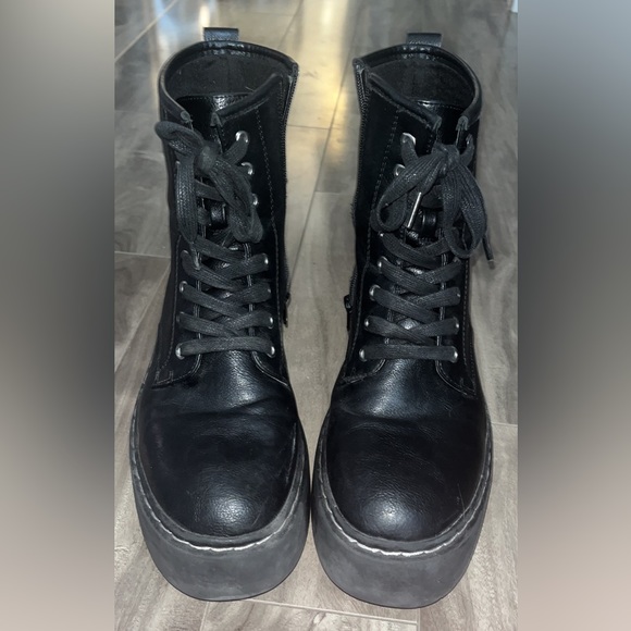 Women’s black combat boots - Picture 1 of 3